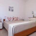 Claudia Bay 托雷拉皮罗