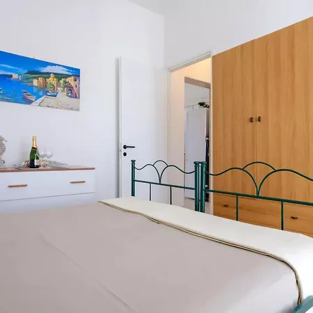 Claudia Bay Torre Lapillo